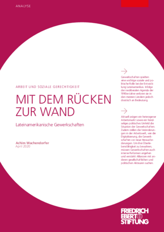 Mit dem Rücken zur Wand